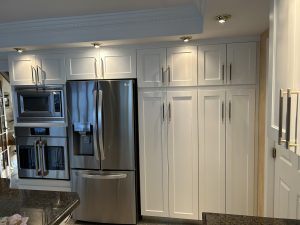 Modern kitchen makeover with the Two Stepped Shaker cabinet door panel, door style 2002, edge profile #4, in the popular Snow White finish.