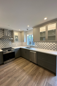 This stunning kitchen makeover by Felm Homes features our Vermont Shaker cabinet door, style 2002 with a clean 7 edge profile. The rich dual-toned cabinetry magnifies the space, with the White Smoke Super Matte finish on the uppers and Gauntlet Grey on the lower cabinets.